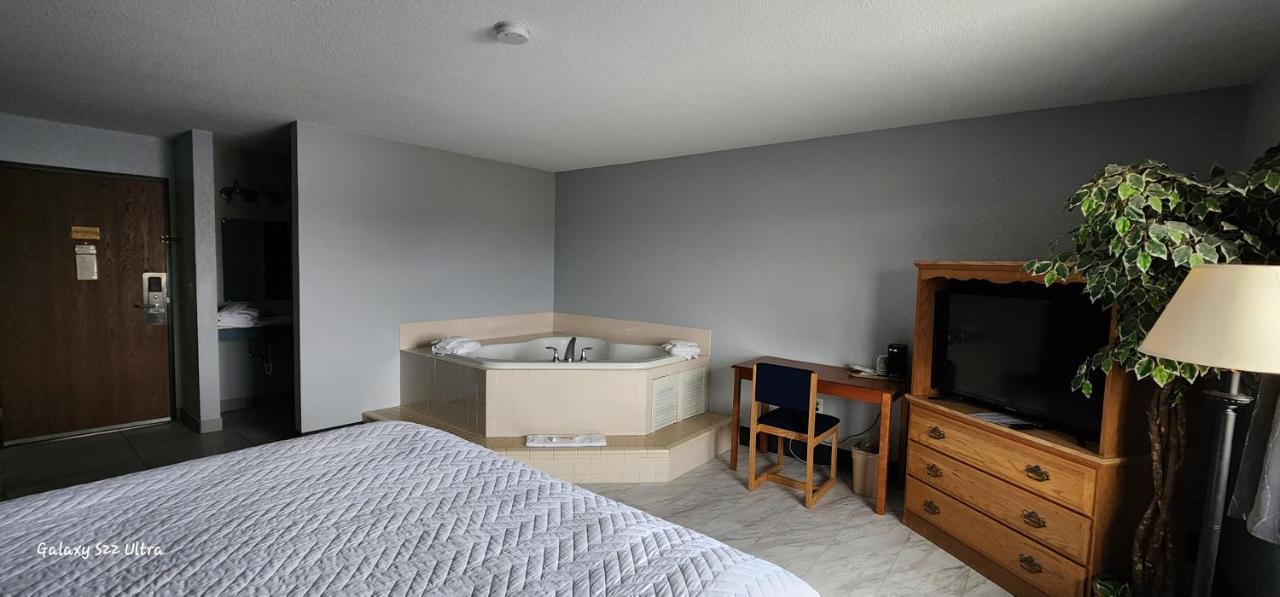 The Oasis Hotel & Bar Sheboygan Falls Eksteriør bilde