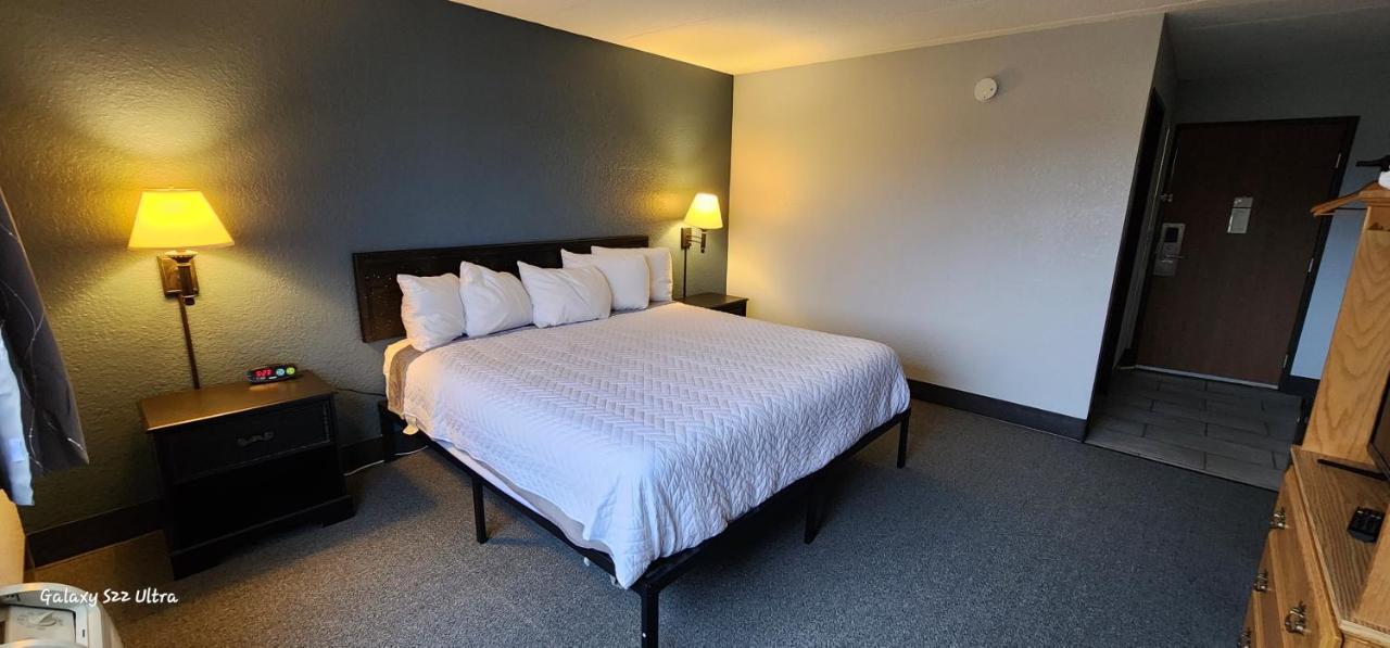 The Oasis Hotel & Bar Sheboygan Falls Eksteriør bilde