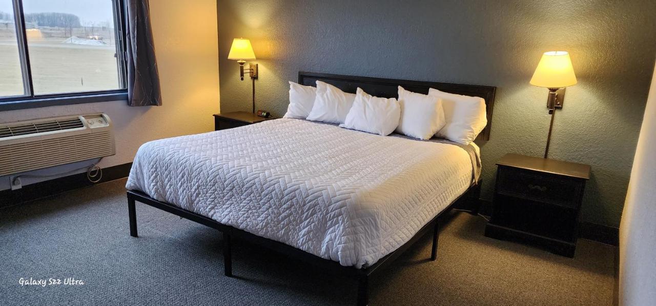 The Oasis Hotel & Bar Sheboygan Falls Eksteriør bilde